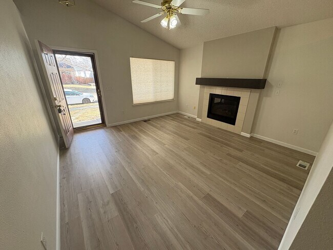 Building Photo - Ranch home in quiet neighborhood