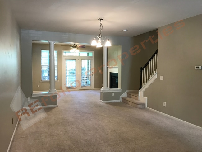 Building Photo - 3015 Freeport Dr