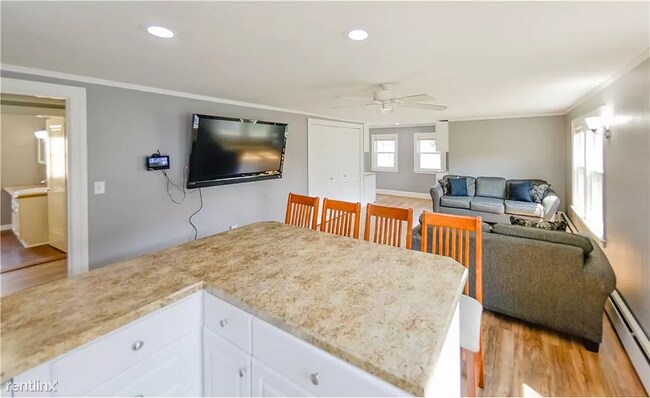 Foto del edificio - 3 br, 3 bath House - 602 New Britain Ave