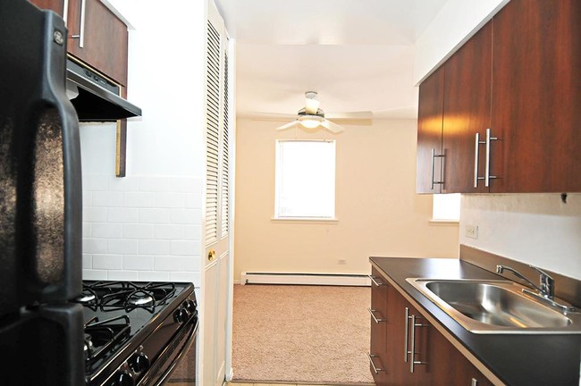 Building Photo - 2630 N Hampden Ct