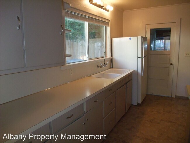 Building Photo - 2 br, 1 bath House - 512 9th Ave SW