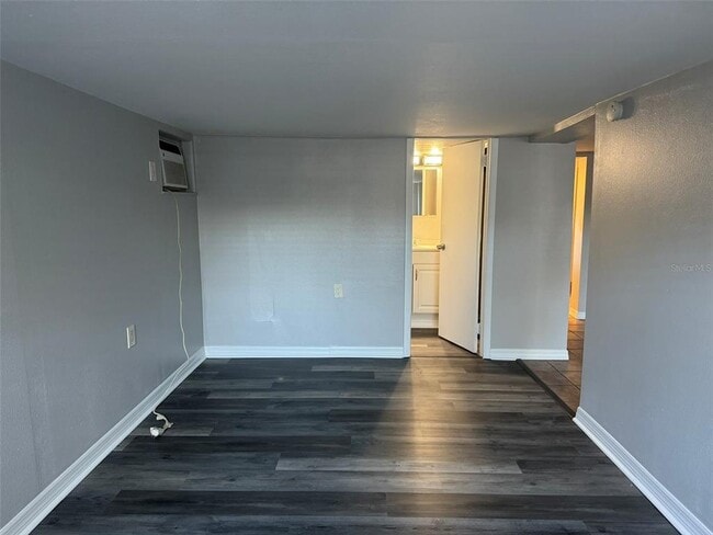 Foto del edificio - 3107 S Crystal Lake Dr