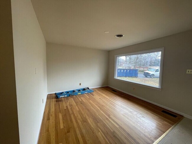 Foto del edificio - 6300 Binns Ave