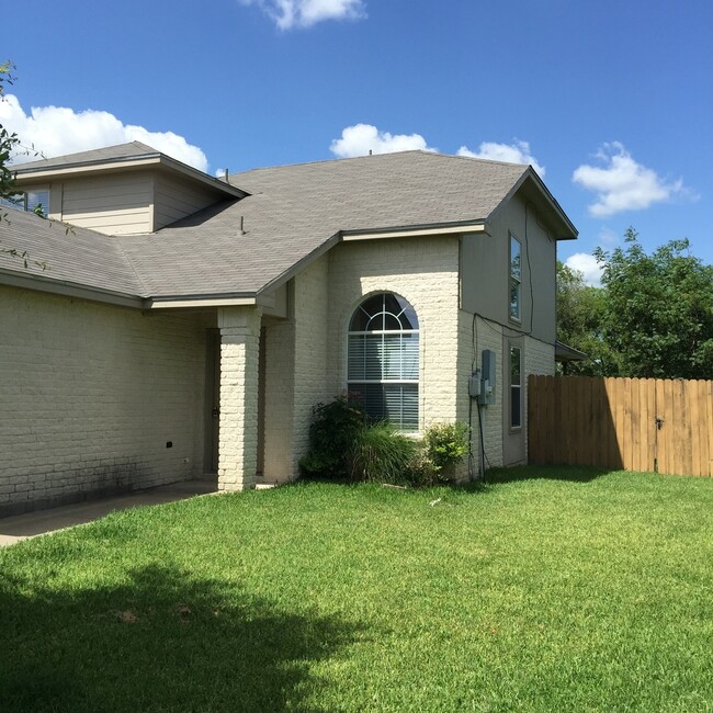 Building Photo - Single Family Home