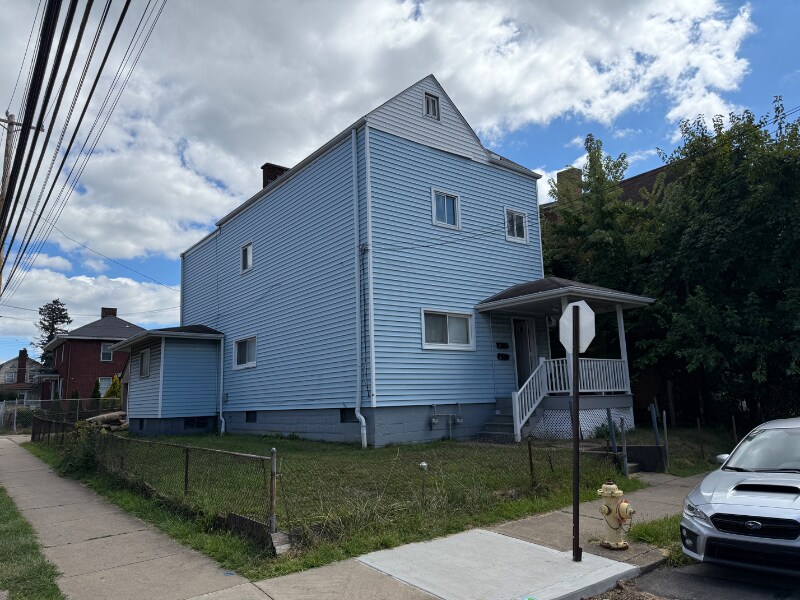 Foto principal - 2962 Glen Mawr St