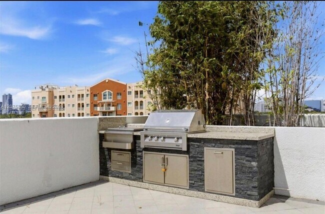 Foto del edificio - 3180 SW 22nd Terrace
