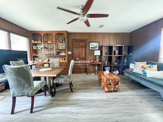 Building Photo - Gulf Breeze Proper Home with Pool