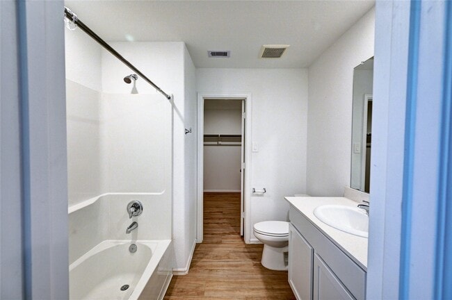 Foto del edificio - 24110 Wandering Brk Dr