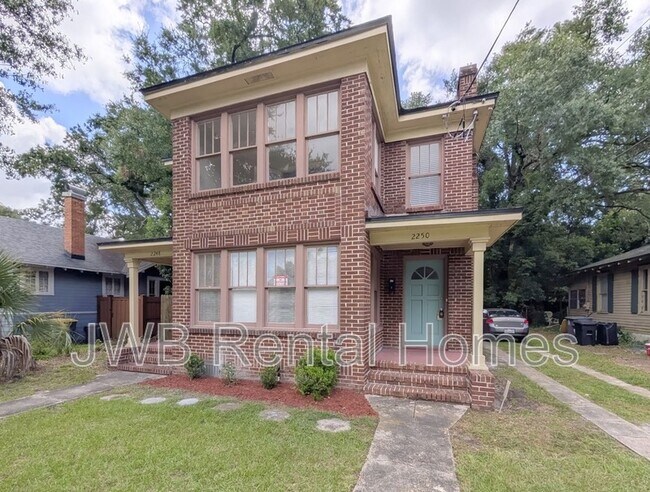 Foto del edificio - 2250 Dellwood Ave