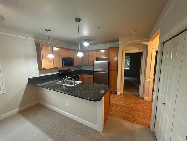 Foto del edificio - 2B, 2BA Top-Floor condo in South Renton wi...