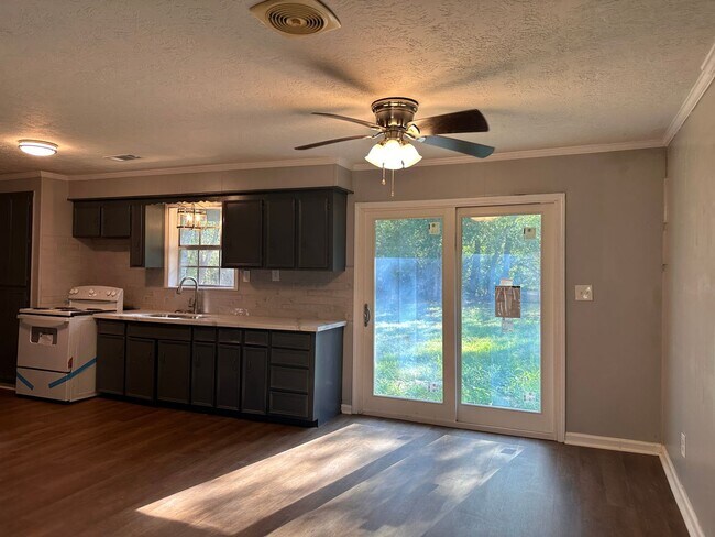 Building Photo - Great Country Home!