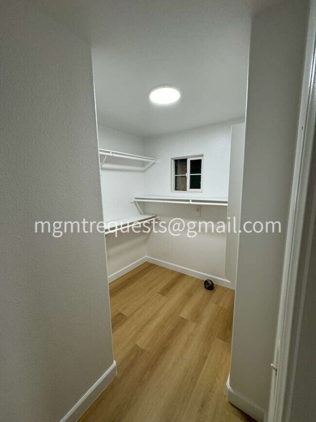 Foto del edificio - 11943 Olive St