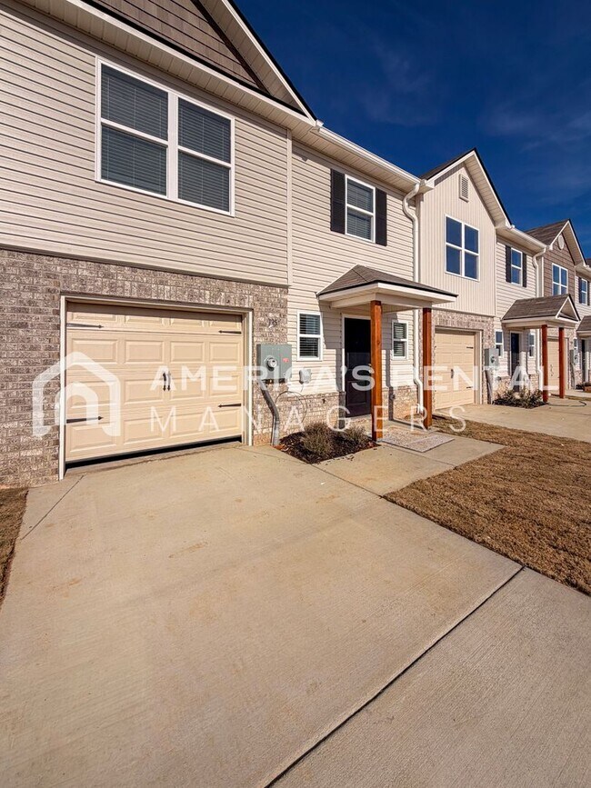Foto del edificio - MOVE IN SPECIAL!! New Construction Townhouse for rent in Lincoln, AL! Sign a 13-month lease by 3/...