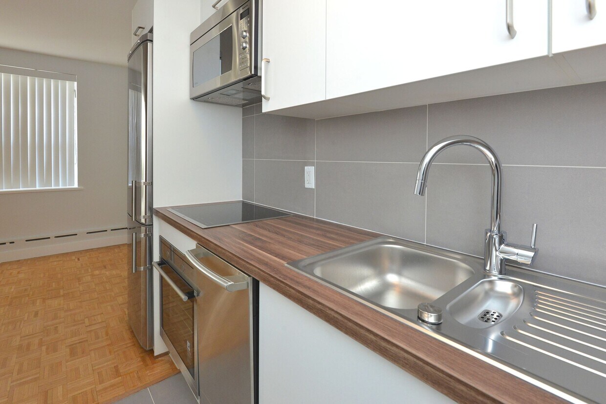 Forest Hill Apartments 263265 Russell Hill Rd Toronto, ON