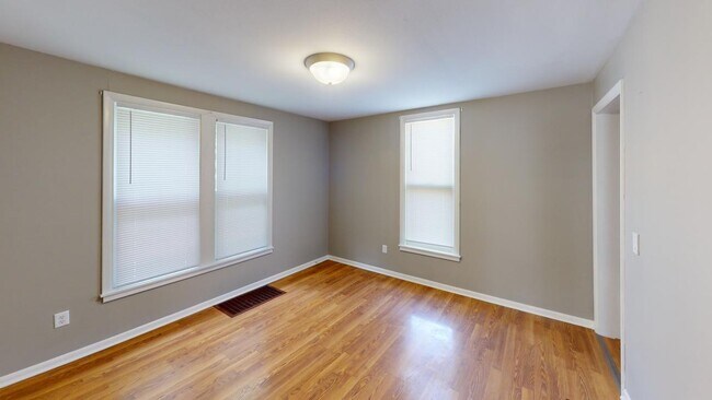 Building Photo - 804 N Dixon Ave