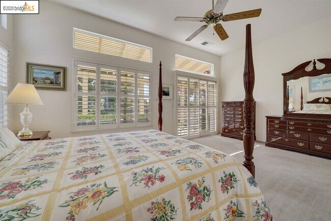 Building Photo - 90 Gala Ln