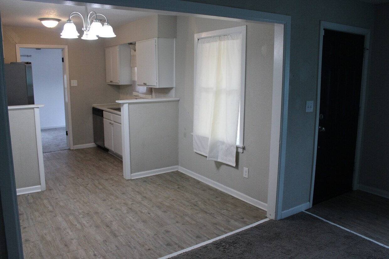 Foto principal - 1523 W 17th St N