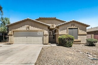 Building Photo - 2150 E Bellerive Pl