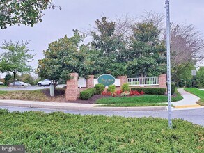 Building Photo - 2115 Ganton Green