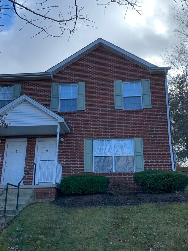 Foto principal - 415 Laurence Ln