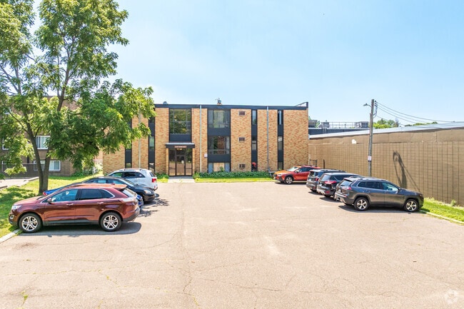 On-Site Parking - Groveland Terrace