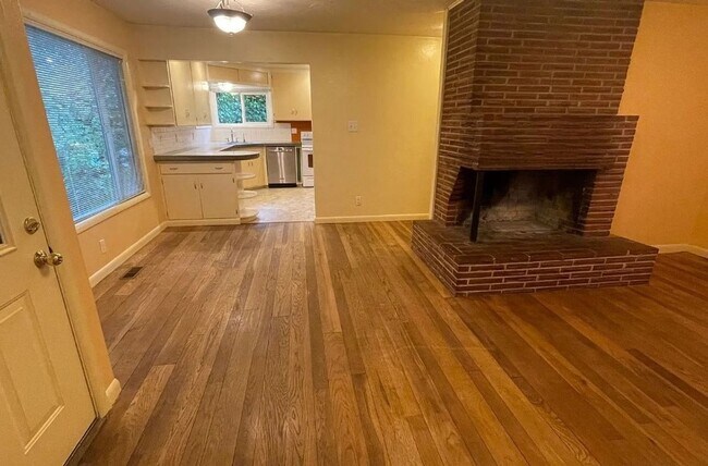 Foto del edificio - Charming 2 bedroom/1 bath Walking distance...