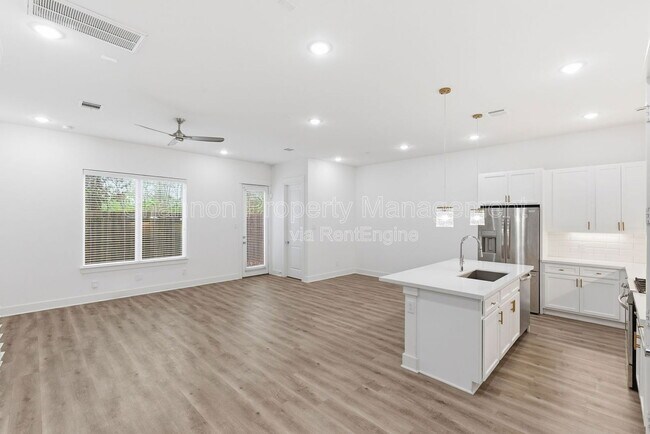 Foto del edificio - 4605 Lavatera St