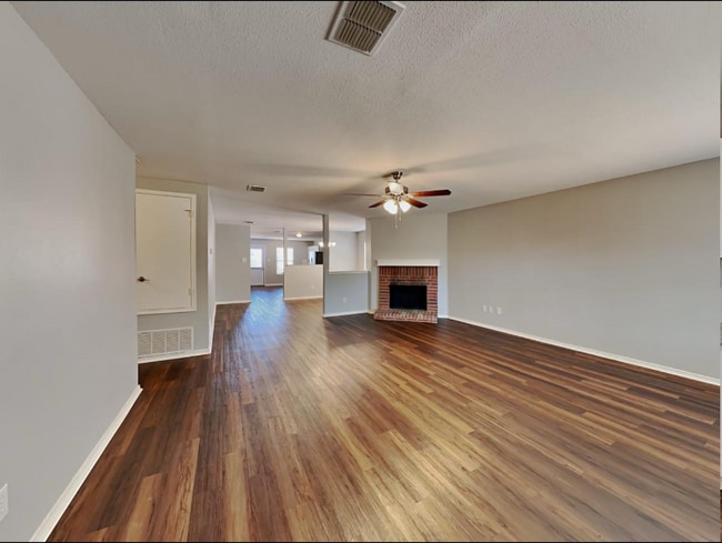 Building Photo - 8445 New Castleton Ln
