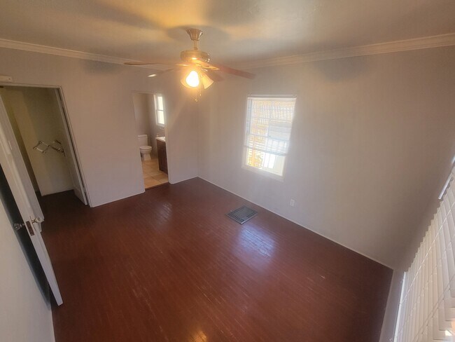 Foto del edificio - 4649 W Point Loma Blvd