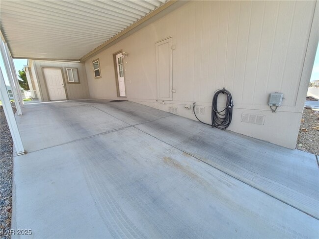 Building Photo - 850 Montecito Dr