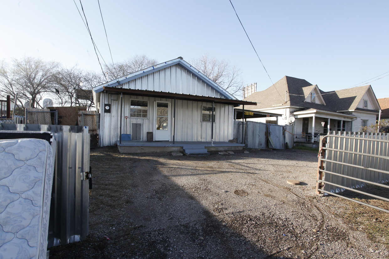 Primary Photo - 2911 Dawson St