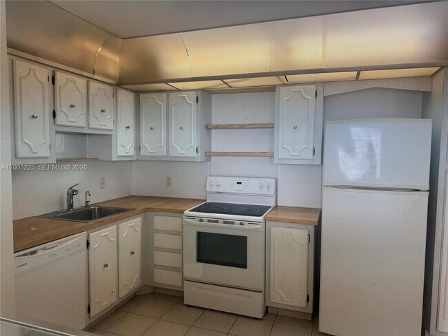Foto del edificio - 2851 NE 183rd St