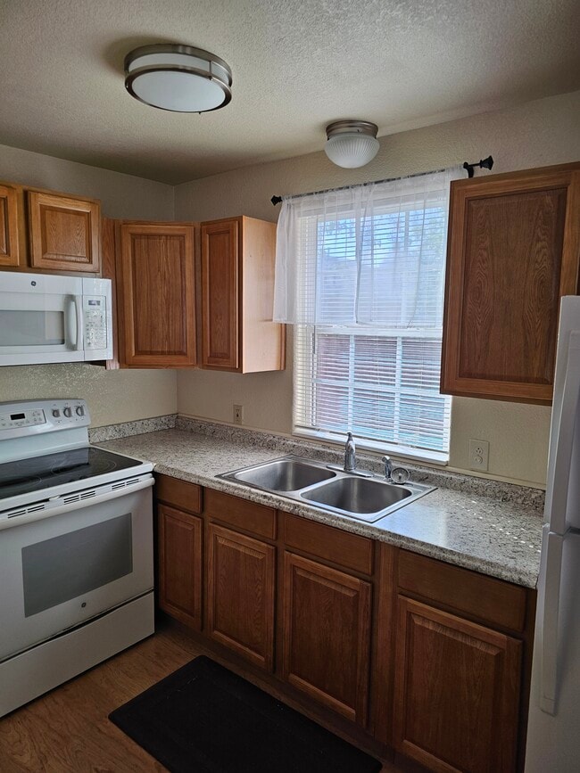 Kitchen - 305 Pulliam St
