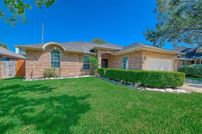 Building Photo - 1011 S Wellsford Dr