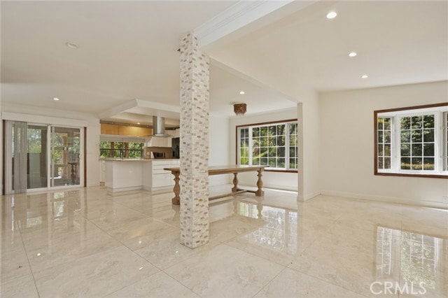 Building Photo - 16682 Oakhurst Cir