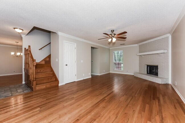 Building Photo - 5105 Roxborough Dr