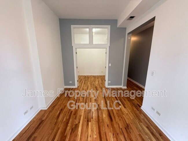 Foto del edificio - 2213 W Washington Blvd