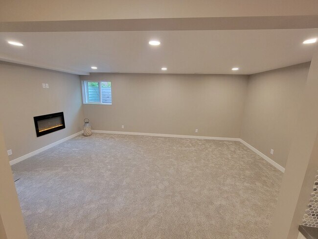 Building Photo - 6414 S Joma St