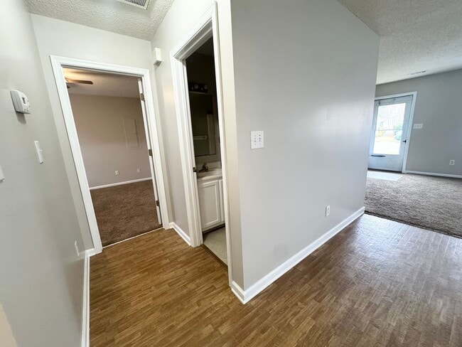 Foto del edificio - 203 Oakwood Ln