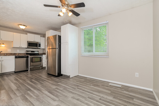 Building Photo - Cute Bi-Level Home in Milford!