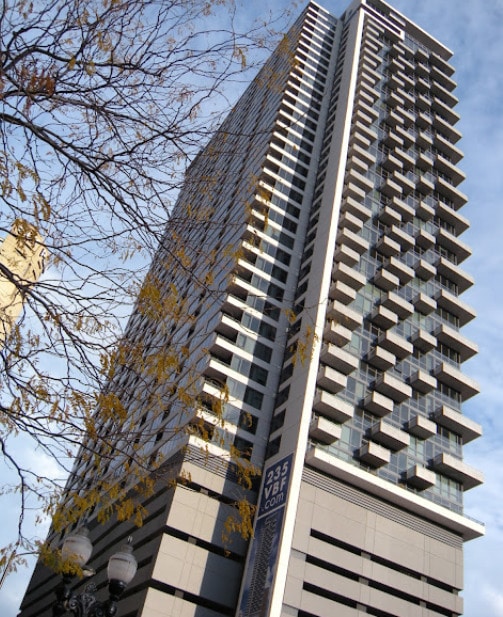 Building Photo - 235 W Van Buren St