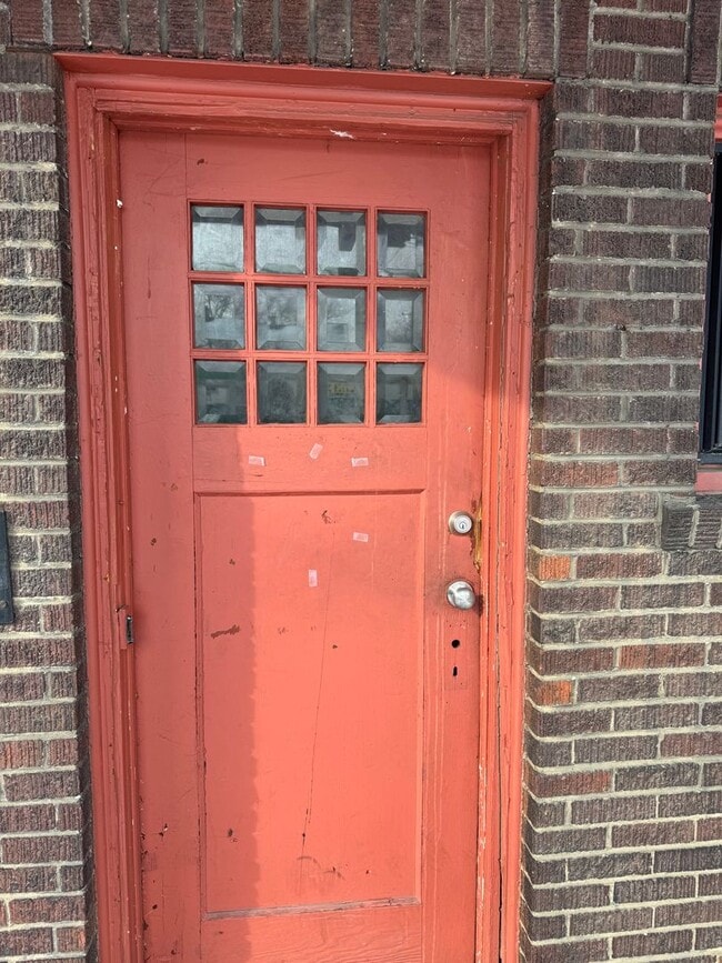 Building Photo - 1106 E Lake Rd