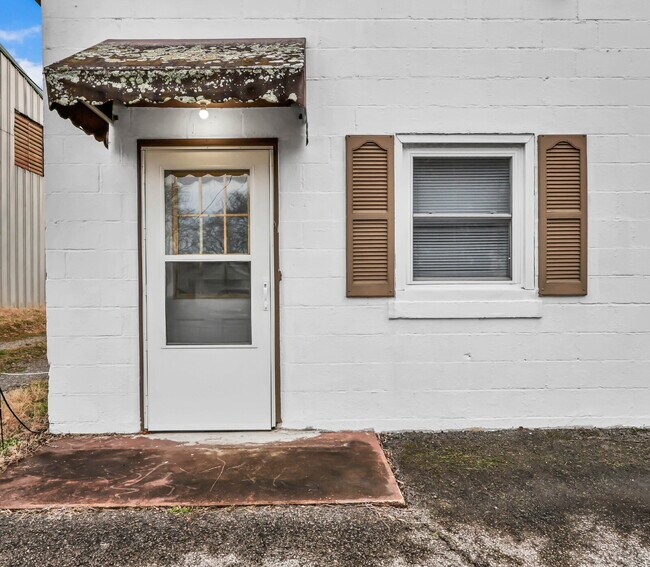 Foto del edificio - Charming 2-bedroom, 1-bath near downtown Clarksville!