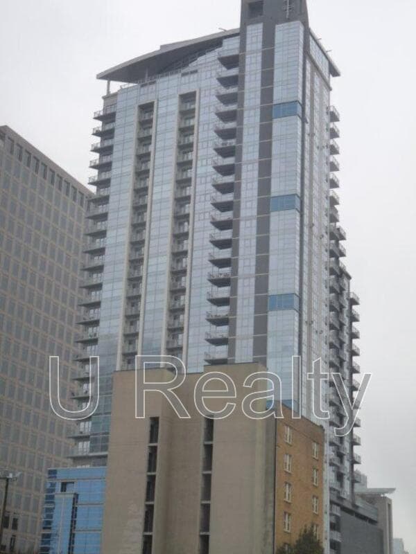 Building Photo - 333 W Trade St