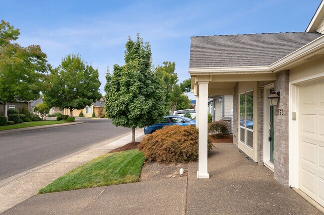 Building Photo - 2152 SE Rhododendron Ave