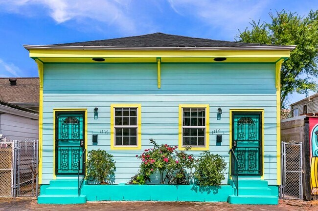 Building Photo - 1115 Marigny St