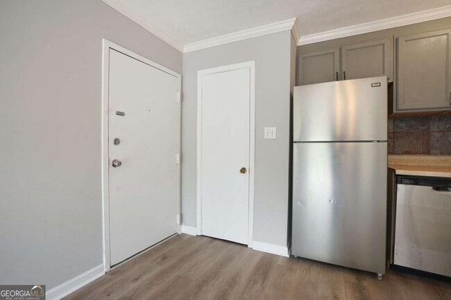 Building Photo - 2805 Northeast Expy