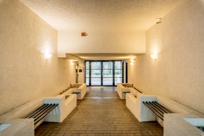 Walkway to front Building Entrance - 11636 Montana Ave