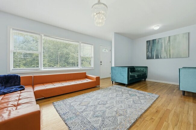 Foto del edificio - Room in House on Rollingwood Ct SE