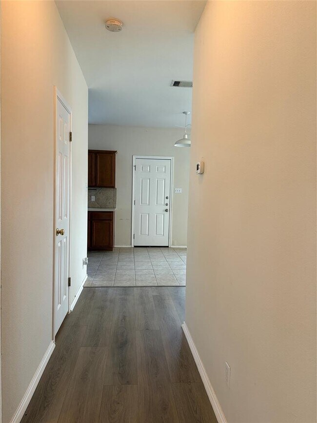 Foto del edificio - 14304 Sarah Ann Dr